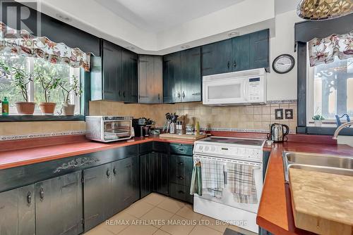 1590 Cornwall Road, Cornwall, ON - Indoor Photo Showing Kitchen With Double Sink