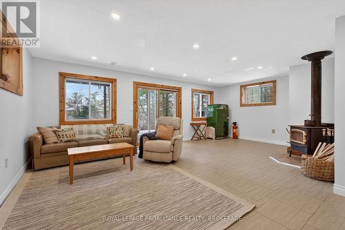 1107 Wood Duck Lane, Frontenac (Frontenac South), ON - Indoor Photo Showing Living Room