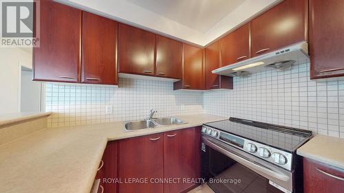 3111 - 36 Lee Centre Drive, Toronto, ON - Indoor Photo Showing Kitchen With Double Sink
