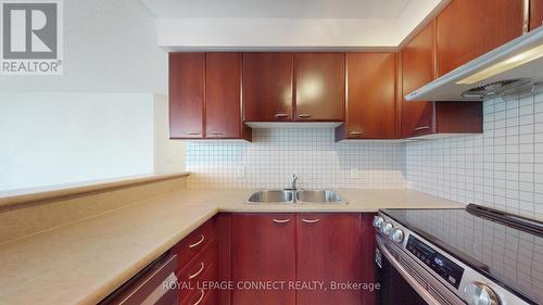 3111 - 36 Lee Centre Drive, Toronto, ON - Indoor Photo Showing Kitchen With Double Sink