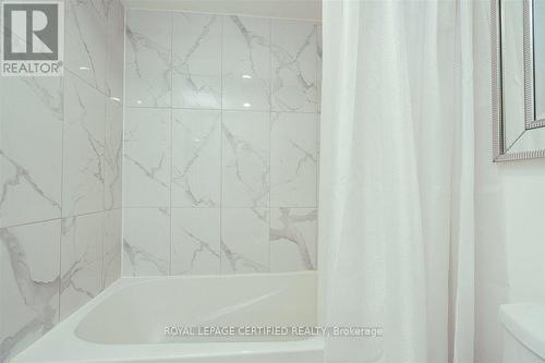 1907 - 145 Hillcrest Avenue, Mississauga, ON - Indoor Photo Showing Bathroom
