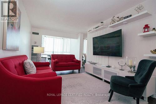 1907 - 145 Hillcrest Avenue, Mississauga, ON - Indoor Photo Showing Living Room