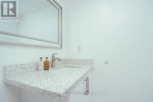 1907 - 145 Hillcrest Avenue, Mississauga, ON - Indoor Photo Showing Bathroom