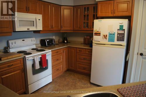 1 - 24 Dairy Lane, Huntsville (Chaffey), ON - Indoor Photo Showing Kitchen