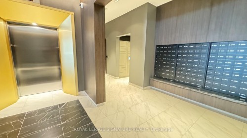 507-500 Dupont Street, Toronto, ON - Indoor Photo Showing Other Room