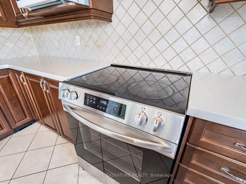 27 Permafrost Drive, Brampton, ON - Indoor Photo Showing Kitchen