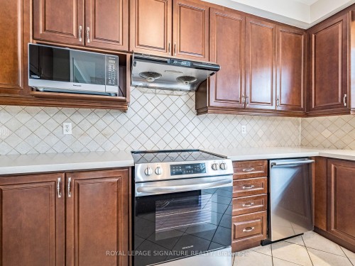 27 Permafrost Drive, Brampton, ON - Indoor Photo Showing Kitchen