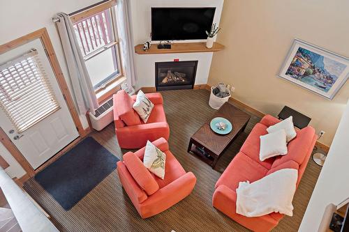 Overall view - 864 Rue Coupal, Mont-Tremblant, QC - Indoor With Fireplace