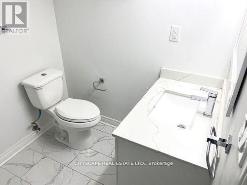 2B - 6421 Donway Drive, Mississauga, ON - Indoor Photo Showing Bathroom