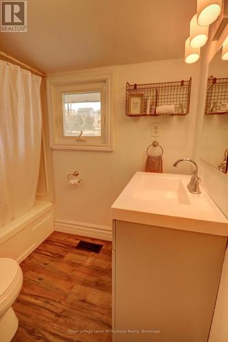 6 Hibberd Lane, Huntsville (Chaffey), ON - Indoor Photo Showing Bathroom