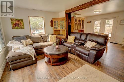 6 Hibberd Lane, Huntsville (Chaffey), ON - Indoor Photo Showing Living Room