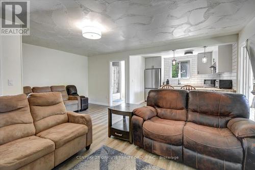 4 - 2289 Loop Road, Highlands East (Monmouth), ON - Indoor Photo Showing Living Room