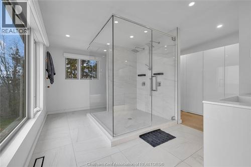 434 Front Road, Norfolk County, ON - Indoor Photo Showing Bathroom