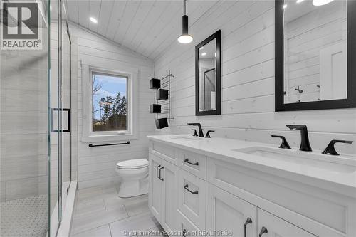434 Front Road, Norfolk County, ON - Indoor Photo Showing Bathroom