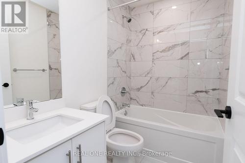 1302 - 335 Wheat Boom Drive, Oakville, ON - Indoor Photo Showing Bathroom