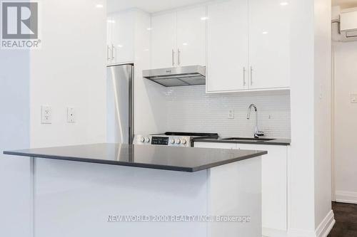 305 - 88 Bernard Avenue, Toronto, ON - Indoor Photo Showing Kitchen