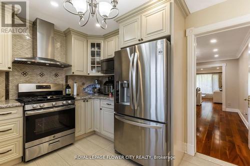 15 Thistle Ridge Drive Ne, Vaughan, ON - Indoor Photo Showing Kitchen
