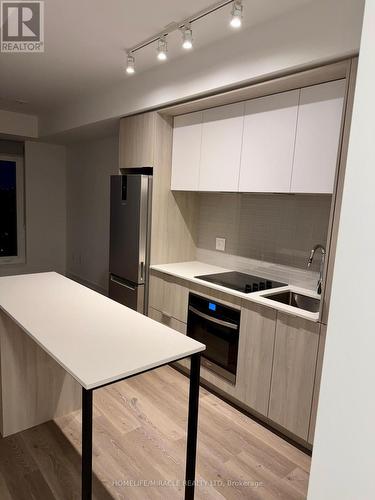 1711 - 395 Square One Drive, Mississauga, ON - Indoor Photo Showing Kitchen