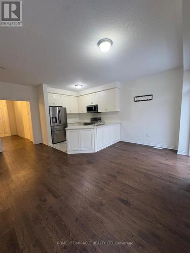 5 Donald Stewart Road, Brampton, ON - Indoor Photo Showing Kitchen