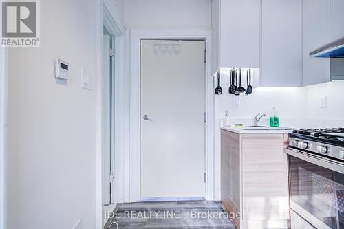 6 - 5 Sorauren Avenue, Toronto, ON - Indoor Photo Showing Kitchen