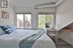 7 - 5 SORAUREN AVENUE  Toronto, ON M6R 2C6