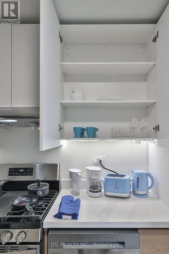 7 - 5 Sorauren Avenue, Toronto, ON - Indoor Photo Showing Kitchen
