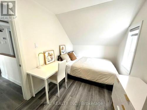 7 - 5 Sorauren Avenue, Toronto, ON - Indoor Photo Showing Bedroom