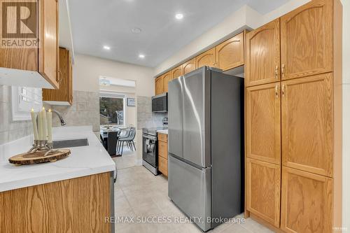 2281 Wildwood Crescent, Pickering, ON - Indoor Photo Showing Kitchen