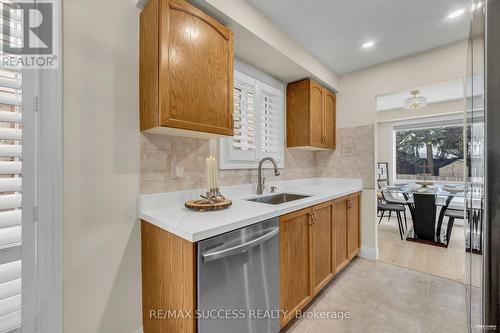 2281 Wildwood Crescent, Pickering, ON - Indoor Photo Showing Kitchen