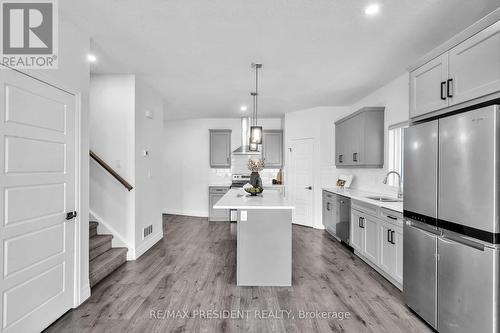 133 Marconi Court, London East, ON - Indoor Photo Showing Kitchen With Upgraded Kitchen