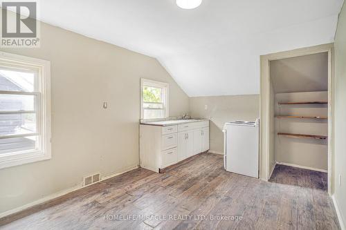 32 Division Street, St. Catharines, ON - Indoor Photo Showing Other Room