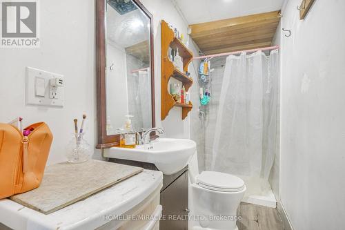 32 Division Street, St. Catharines, ON - Indoor Photo Showing Bathroom