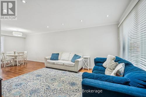 36 Berkshire Square E, Brampton, ON - Indoor Photo Showing Living Room