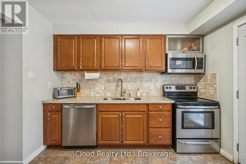 36 Berkshire Square E, Brampton, ON - Indoor Photo Showing Kitchen With Double Sink