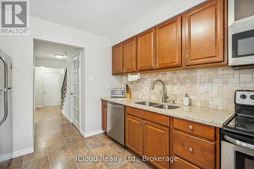 36 Berkshire Square E, Brampton, ON - Indoor Photo Showing Kitchen With Double Sink