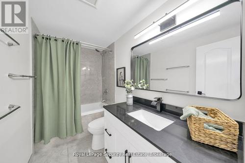 74 Andrea Lane, Vaughan, ON - Indoor Photo Showing Bathroom