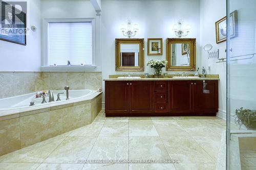 95 Naughton Drive, Richmond Hill, ON - Indoor Photo Showing Bathroom