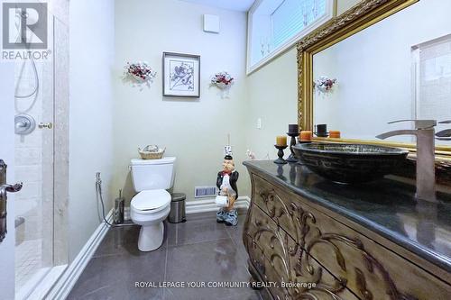 95 Naughton Drive, Richmond Hill, ON - Indoor Photo Showing Bathroom