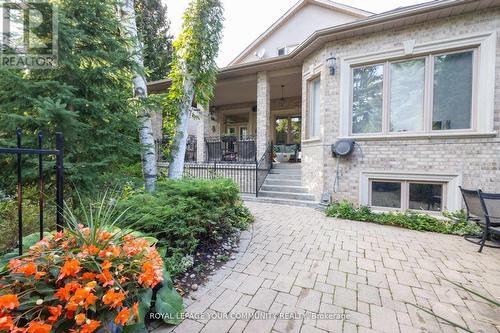 95 Naughton Drive, Richmond Hill, ON - Outdoor