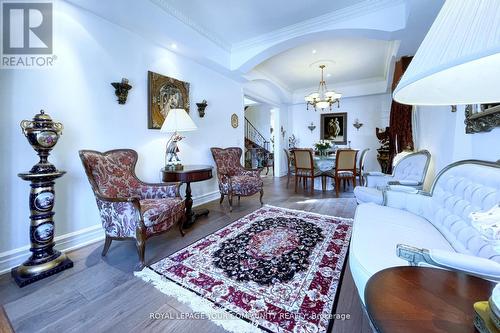 95 Naughton Drive, Richmond Hill, ON - Indoor Photo Showing Living Room
