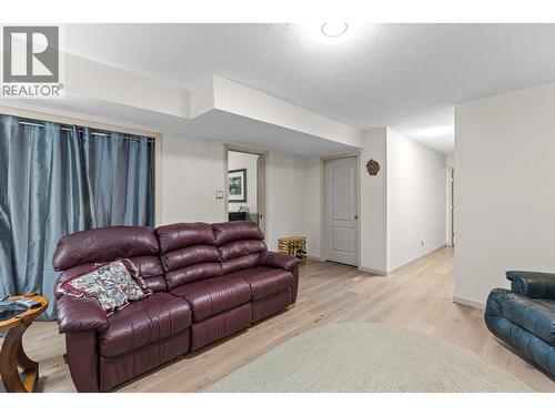 880 Mt Bulman Place, Vernon, BC - Indoor Photo Showing Living Room