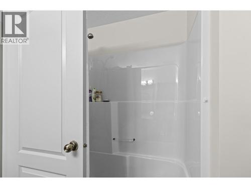 880 Mt Bulman Place, Vernon, BC - Indoor Photo Showing Bathroom
