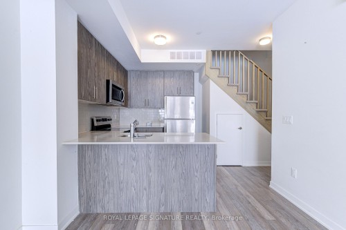 4-3429 Ridgeway Drive, Mississauga, ON - Indoor Photo Showing Kitchen