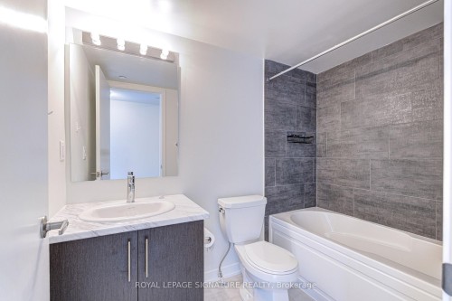 4-3429 Ridgeway Drive, Mississauga, ON - Indoor Photo Showing Bathroom