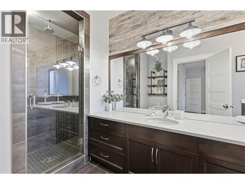 Master bath - 3005 Miller Court, Kamloops, BC - Indoor Photo Showing Bathroom