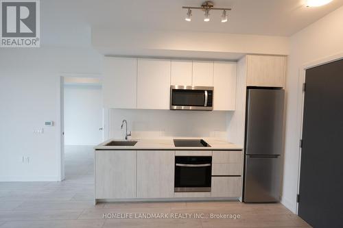 1225 - 5858 Yonge St Street, Toronto, ON - Indoor Photo Showing Kitchen