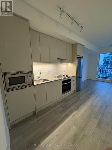 1706 - 3079 Trafalgar Road, Oakville, ON - Indoor Photo Showing Kitchen