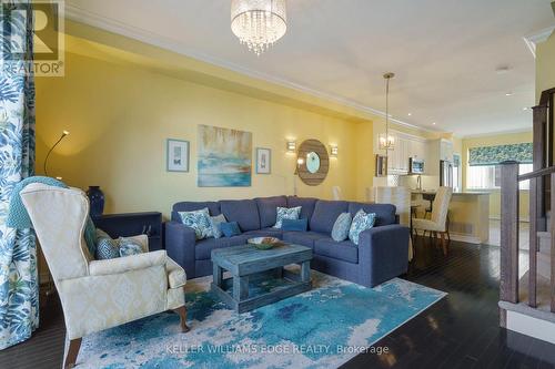 46 - 337 Beach Boulevard, Hamilton, ON - Indoor Photo Showing Living Room