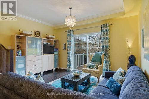46 - 337 Beach Boulevard, Hamilton, ON - Indoor Photo Showing Living Room