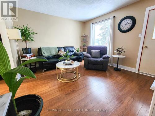 123 Picadilly Circle, Iroquois Falls, ON - Indoor Photo Showing Living Room
